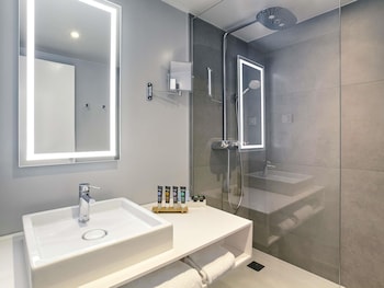 Superior Room, 1 Queen Bed, Accessible