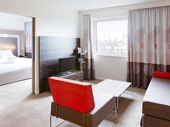 Executive Suite, 1 Queen Bed with Sofa bed