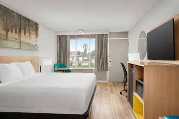Room, 1 King Bed, Non Smoking (Ground Floor)