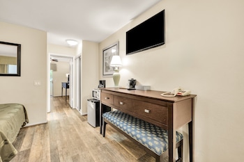 Deluxe Room, 3 Queen Beds