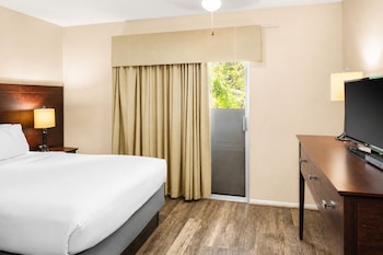 Deluxe Room, 3 Queen Beds