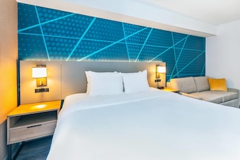 1 King Bed, 1-Person Sofabed