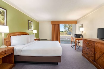 Studio Suite, 1 King Bed, Non Smoking