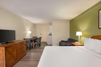 Studio Suite, 1 King Bed, Non Smoking