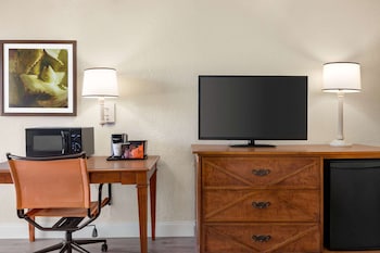 Family Suite, 1 Bedroom, Non Smoking (1 King Bed, 2 Double Beds)