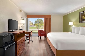 Room, 1 King Bed, Accessible, Non Smoking (Mobility/Hearing)