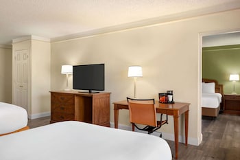 Family Suite, 1 Bedroom, Non Smoking (1 King Bed, 2 Double Beds)