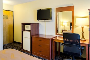 Standard Room, 1 Queen Bed