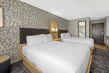 Standard Room, 2 Queen Beds, Non Smoking (Walk-in Shower;Pets Not Allowed)