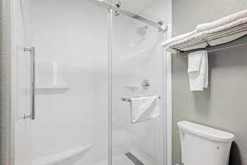 Standard Room, 2 Queen Beds, Non Smoking (Walk-in Shower;Pets Not Allowed)