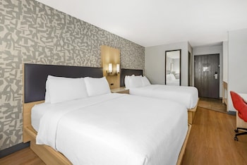 Standard Room, 2 Queen Beds, Non Smoking (Walk-in Shower;Pets Allowed)