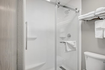 Standard Room, 2 Queen Beds, Non Smoking (Walk-in Shower;Pets Allowed)