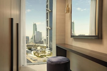 Club Suite, 1 King Bed, City View