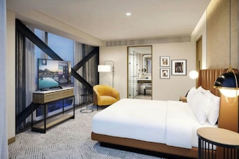 Junior Suite, 1 King Bed, City View