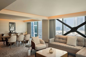 Club Suite, 1 King Bed, City View