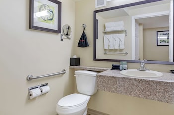Standard Room, 2 Queen Beds, Accessible, Bathtub