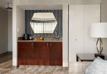 Suite, 1 King Bed, Balcony