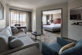 Suite, 1 King Bed, Balcony