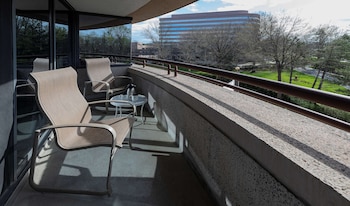 Suite, 1 King Bed, Balcony