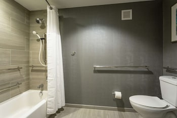 Suite, 1 King Bed, Accessible, Bathtub