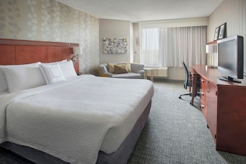 Room, 2 Queen Beds, Hearing Accessible (Roll-in Shower)
