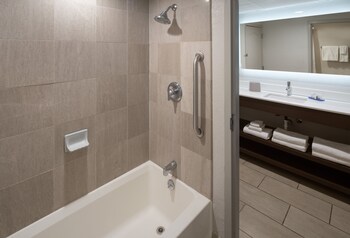 Room, 2 Queen Beds, Accessible, Non Smoking (Hearing)