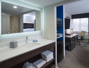 Suite, 1 King Bed, Non Smoking