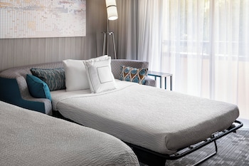 Room, 1 King Bed with Sofa bed (Mobility/Hearing Accessible, Tub)