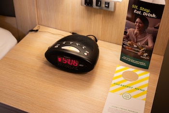 Standard Room, 1 King Bed, Accessible (Communications)