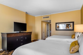 Deluxe Room, 2 Queen Beds, Accessible (Roll-In-Shower)