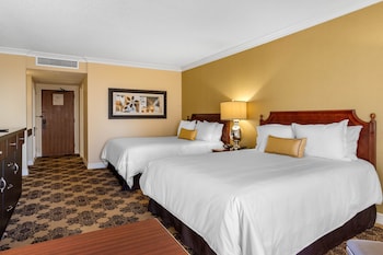 Deluxe Room, 2 Queen Beds, Accessible (Roll-In-Shower)