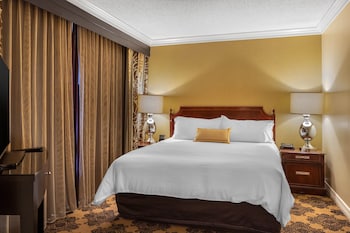 Suite, 1 King Bed (Galleria Suite)
