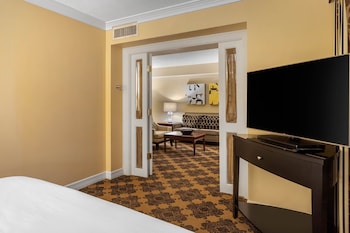Suite, 1 King Bed (Galleria Suite)