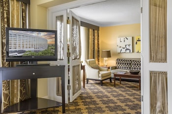 Suite, 1 King Bed (Galleria Suite)