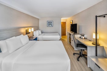 Room, 2 Queen Beds, Non Smoking (Upgrade)