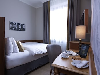 Standard Room, 1 Queen Bed
