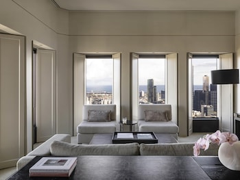 Ambassador King Suite Club Sofitel with Corner Bay Views