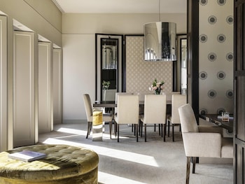 Opera Suite Residence