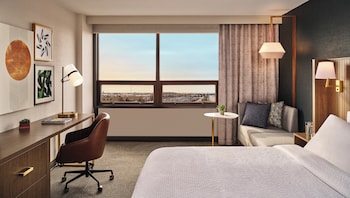 Standard Room, 1 King Bed, Accessible Bathtub (Mobility)