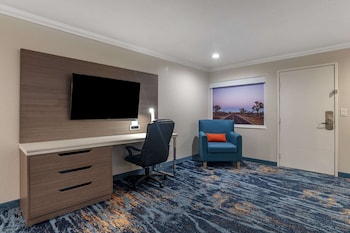 Standard Room, 1 King Bed, Non Smoking