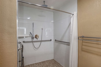 Room, 2 Queen Beds, Accessible, Non Smoking