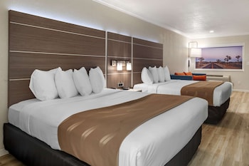 Standard Room, Multiple Beds, Non Smoking