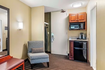 Standard Room, 2 Queen Beds, Non Smoking, Refrigerator & Microwave