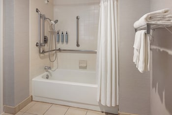 Room, 1 King Bed (Mobility/Hearing Accessible, Tub)