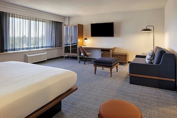Junior Suite, 1 King Bed with Sofa bed