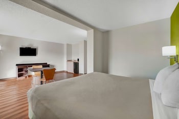 Standard Room, 1 King Bed, Smoking, Refrigerator & Microwave