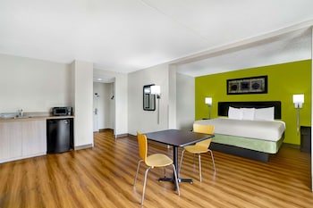 Standard Room, 1 Queen Bed, Smoking, Refrigerator & Microwave