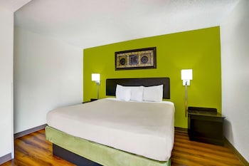 Standard Room, 1 King Bed, Smoking, Refrigerator & Microwave