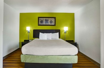 Standard Room, 1 Queen Bed, Smoking, Refrigerator & Microwave