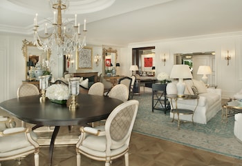 Suite, Patio (Royal)